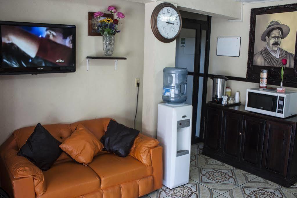 Oyo Hotel Bicentenario Tampico Exterior photo